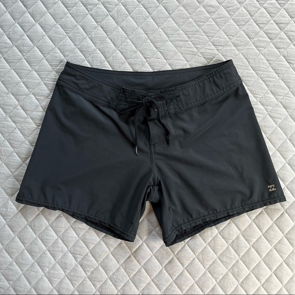 Billabong womens boardshorts - Picture 1 of 8